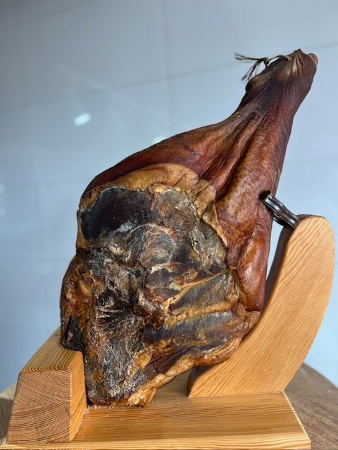 Pršut s kostima
